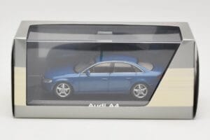 Audi A4 B8 3.2 Quattro Aruba Blue Minichamps 1:43 5010704123 Metall – Bild 4 von 4