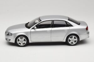Audi A4 B8 3.2 Quattro Silber Minichamps 1:18 5010404115 Metall – Bild 4 von 8