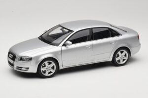 Audi A4 B8 3.2 Quattro Silber Minichamps 1:18 5010404115 Metall