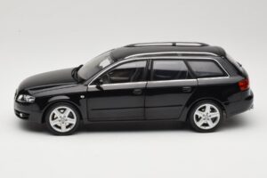 Audi A4 B8 Avant 3.2 Quattro Schwarz Minichamps 1:18 5010404225 Metall – Bild 4 von 8