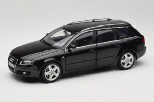 Audi A4 B8 Avant 3.2 Quattro Schwarz Minichamps 1:18 5010404225 Metall