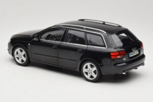 Audi A4 B8 Avant 3.2 Quattro Schwarz Minichamps 1:18 5010404225 Metall – Bild 7 von 8