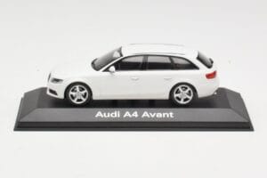 Audi A4 B8 Avant Ibis White Minichamps 1:43 5010804213 Metall