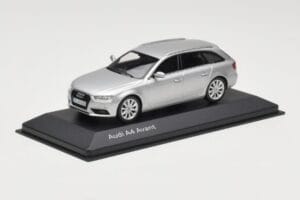 Audi A4 B8 Avant Ice Silver Minichamps 1:43 5011204213 Metall – Bild 2 von 4