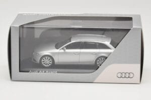 Audi A4 B8 Avant Ice Silver Minichamps 1:43 5011204213 Metall – Bild 4 von 4