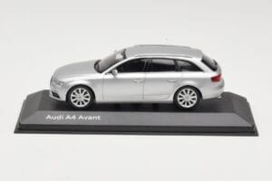 Audi A4 B8 Avant Ice Silver Minichamps 1:43 5011204213 Metall
