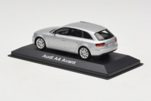 Audi A4 B8 Avant Ice Silver Minichamps 1:43 5011204213-R1 Metall – Bild 3 von 4