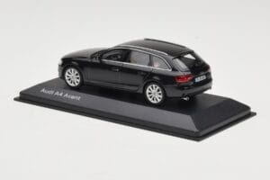 Audi A4 B8 Avant Phantom Black Minichamps 1:43 5011204223 Metall – Bild 3 von 4