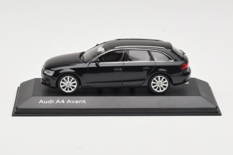 Audi A4 B8 Avant Phantom Black Minichamps 1:43 Audi A4 B8 Avant Phantom Black Minichamps 1:43 5011204223 Metall