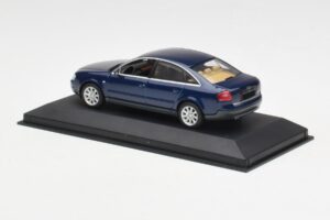 Audi A6 C5 Dunkelblau Minichamps 1:43 132093 Metall – Bild 3 von 4