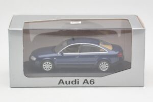Audi A6 C5 Dunkelblau Minichamps 1:43 132093 Metall – Bild 4 von 4