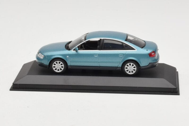 Audi A6 C5 Hellblau Minichamps 1:43 Audi A6 C5 Hellblau Minichamps 1:43 AUDI004 Metall