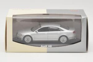 Audi A8 D3 Hell Silber Minichamps 1:43 5010508113 Metall – Bild 4 von 4