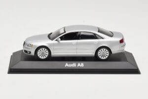 Audi A8 D3 Hell Silber Minichamps 1:43 5010508113 Metall