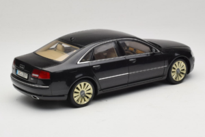 Audi A8 D3 W12 Schwarz Kyosho 1:18 5010508135 Metall – Bild 3 von 8