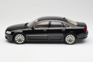 Audi A8 D3 W12 Schwarz Kyosho 1:18 09212BK Metall – Bild 4 von 8