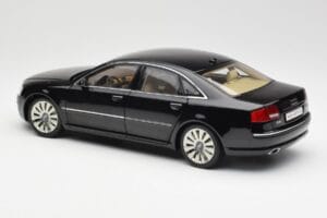 Audi A8 D3 W12 Schwarz Kyosho 1:18 09212BK Metall – Bild 7 von 8