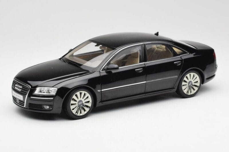 Audi A8 D3 W12 Schwarz Kyosho 1:18 09212BK Metall