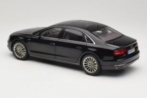 Audi A8L D3 W12 Phantom Black Kyosho 1:18 5011008125 Metall – Bild 7 von 8