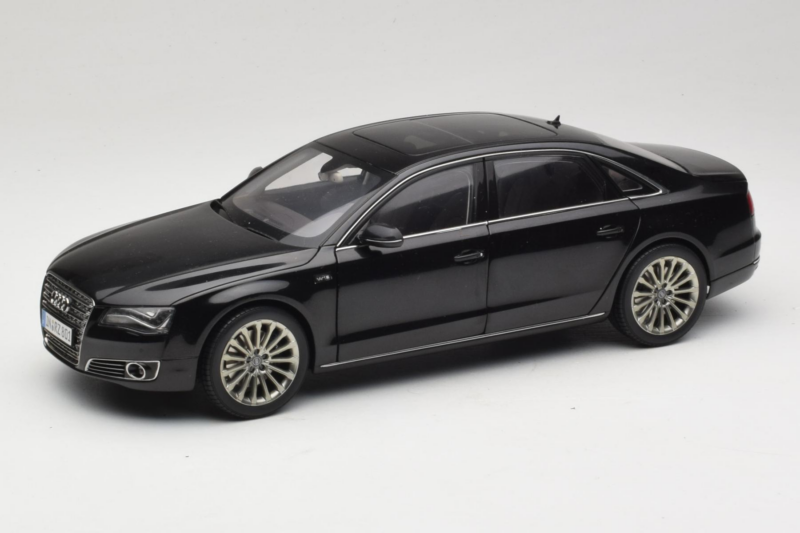 Audi A8L D3 W12 Phantom Black Kyosho 1:18 5011008125 Metall