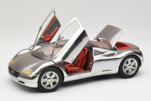 Audi Avus Quattro Chrome Silver Revell 1:18 08913-C1 Metall – Bild 2 von 8