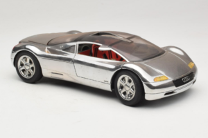 Audi Avus Quattro Chrome Silver Revell 1:18 08913-C1 Metall – Bild 6 von 8