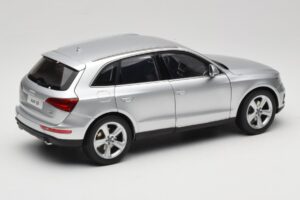 Audi Q5 8R Ice Silver Kyosho 1:18 09242IS Metall – Bild 3 von 8