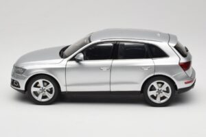 Audi Q5 8R Ice Silver Kyosho 1:18 09242IS Metall – Bild 4 von 8