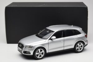 Audi Q5 8R Ice Silver Kyosho 1:18 09242IS Metall – Bild 8 von 8