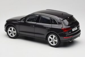 Audi Q5 8R Lava Grey Kyosho 1:18 09242LG Metall – Bild 7 von 8