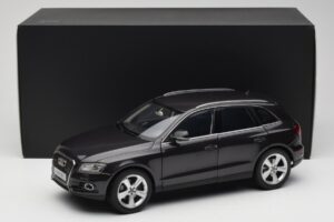 Audi Q5 8R Lava Grey Kyosho 1:18 09242LG Metall – Bild 8 von 8