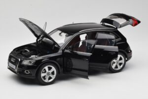 Audi Q5 8R Phantom Black Kyosho 1:18 09242BK Metall – Bild 2 von 8