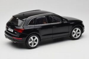 Audi Q5 8R Phantom Black Kyosho 1:18 09242BK Metall – Bild 3 von 8
