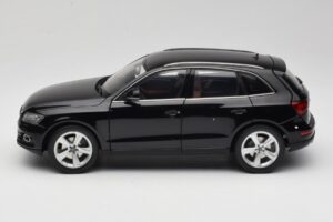 Audi Q5 8R Phantom Black Kyosho 1:18 09242BK Metall – Bild 4 von 8