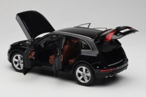 Audi Q5 8R Phantom Black Kyosho 1:18 09242BK Metall – Bild 5 von 8