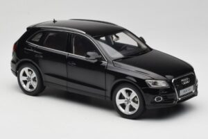 Audi Q5 8R Phantom Black Kyosho 1:18 09242BK Metall – Bild 6 von 8