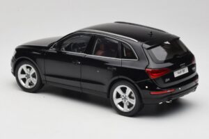 Audi Q5 8R Phantom Black Kyosho 1:18 09242BK Metall – Bild 7 von 8