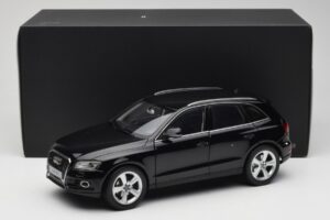 Audi Q5 8R Phantom Black Kyosho 1:18 09242BK Metall – Bild 8 von 8