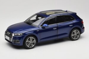 Audi Q5L FY Blau Paudi Model 1:18 33729 Metall