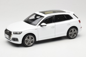 Audi Q5L FY Weiss Paudi Model 1:18 30694 Metall