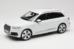 Audi Q7 4M Weiss Minichamps 1:18 110014000 Metall