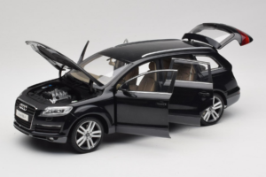 Audi Q7 Schwarz Kyosho 1:18 09221BK Metall – Bild 2 von 8