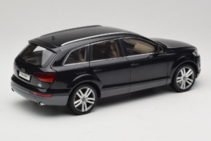 Audi Q7 Schwarz Kyosho 1:18 09221BK Metall – Bild 3 von 8