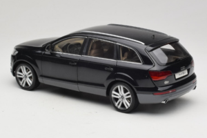 Audi Q7 Schwarz Kyosho 1:18 09221BK Metall – Bild 7 von 8