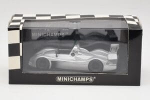 Audi R10 Concept Ice Silber Metallic Minichamps 1:43 AUDI001 Metall – Bild 4 von 4