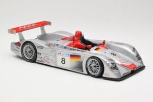 Audi R8 LMP900 #8 Audi Sport Team Joest F. Biela / E. Pirro / T. Kristensen 24 Hours of Le Mans 2000 Maisto 1:18 38899 Metall – Bild 4 von 6
