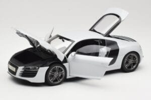 Audi R8 Type 42 Suzuka Grey Kyosho 1:18 09213SG Metall – Bild 2 von 8