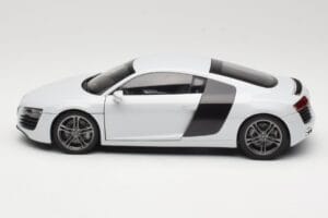 Audi R8 Type 42 Suzuka Grey Kyosho 1:18 09213SG Metall – Bild 4 von 8