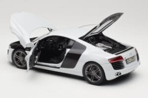 Audi R8 Type 42 Suzuka Grey Kyosho 1:18 09213SG Metall – Bild 5 von 8