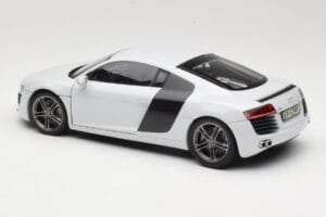 Audi R8 Type 42 Suzuka Grey Kyosho 1:18 09213SG Metall – Bild 7 von 8